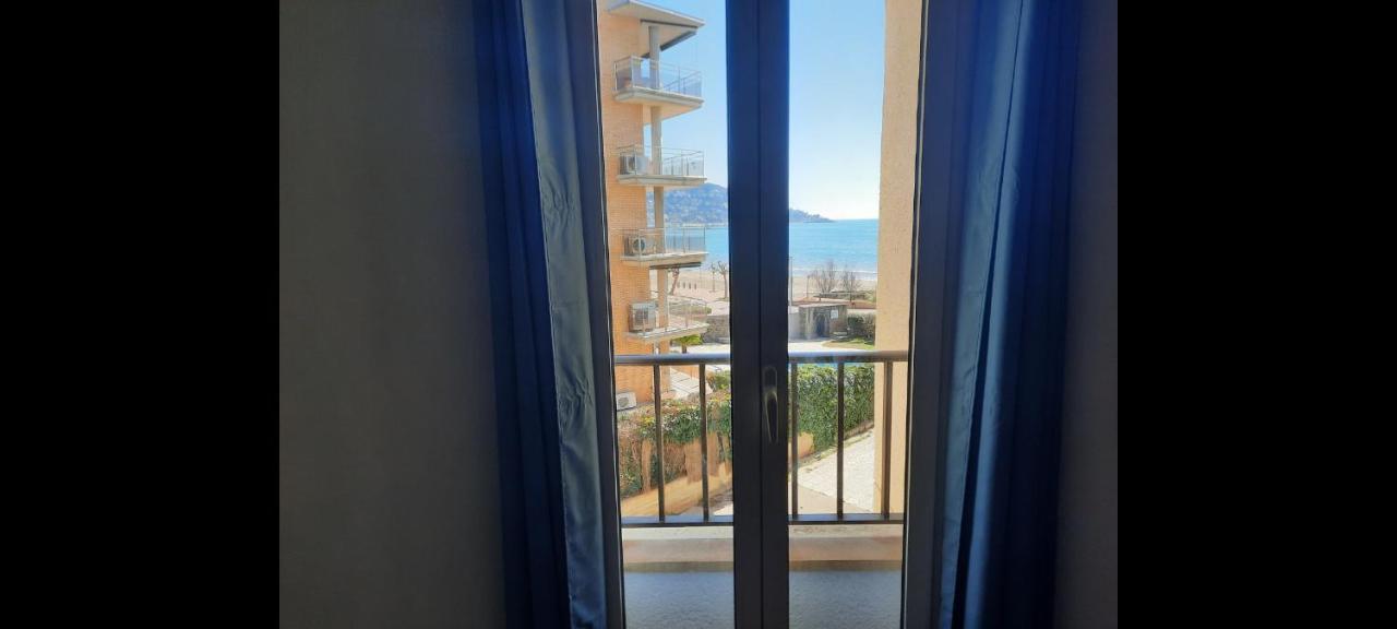 Castell Joncar,30 M De La Playa, 1Era Linea De Mar, Vista Al Mar Apartment Roses Exterior photo